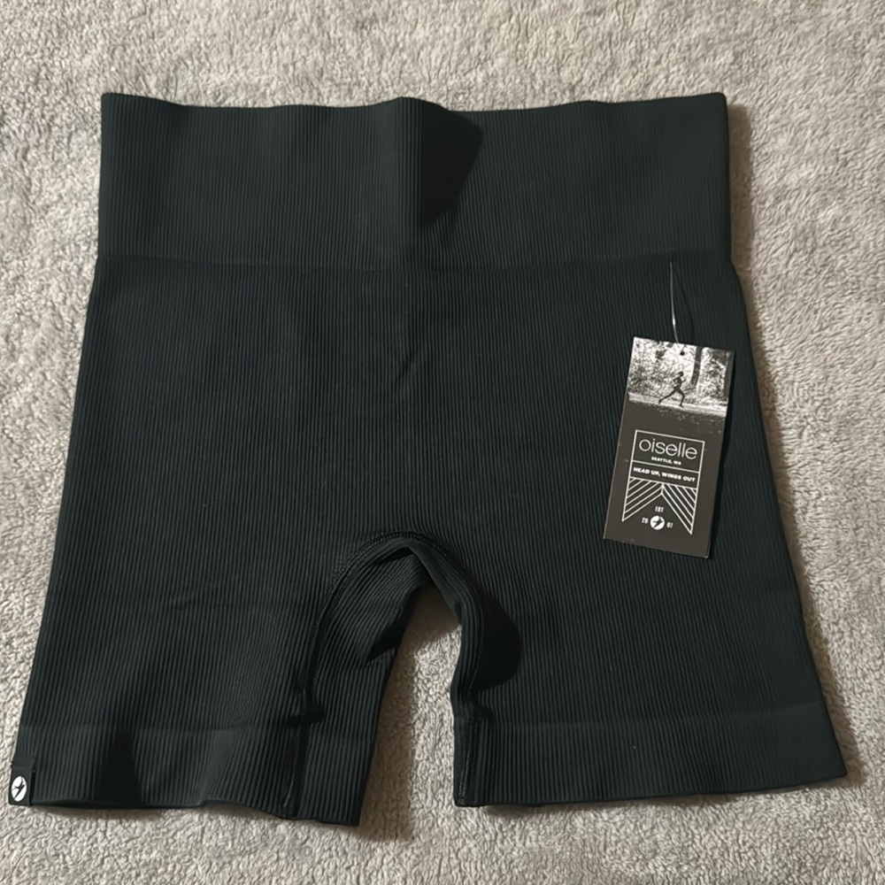 Oiselle long ribbed flyte shorts
